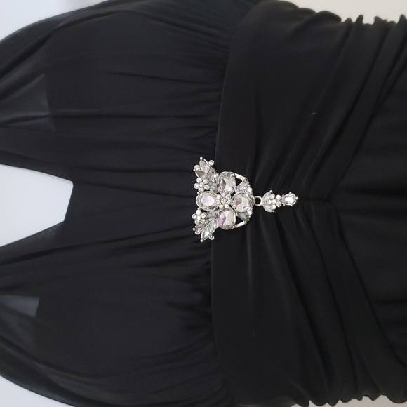 Let's Fashion Black Dress With Shawl - Picture 3 of 13